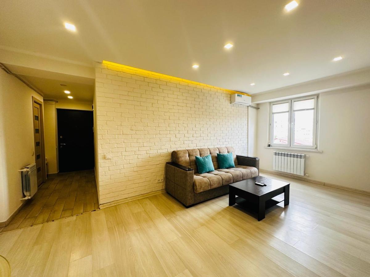 Suite Apartment On Pushkin Street Yerevan Exterior photo