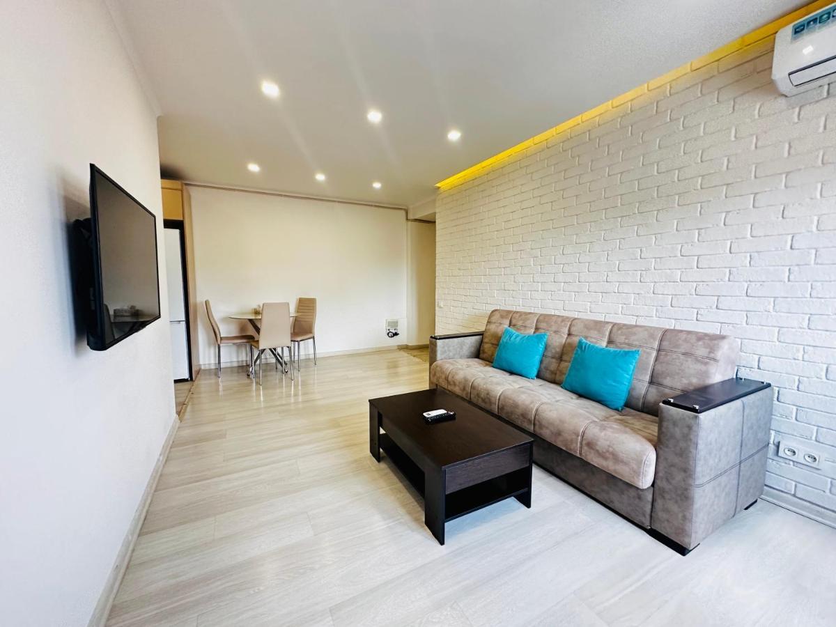 Suite Apartment On Pushkin Street Yerevan Exterior photo