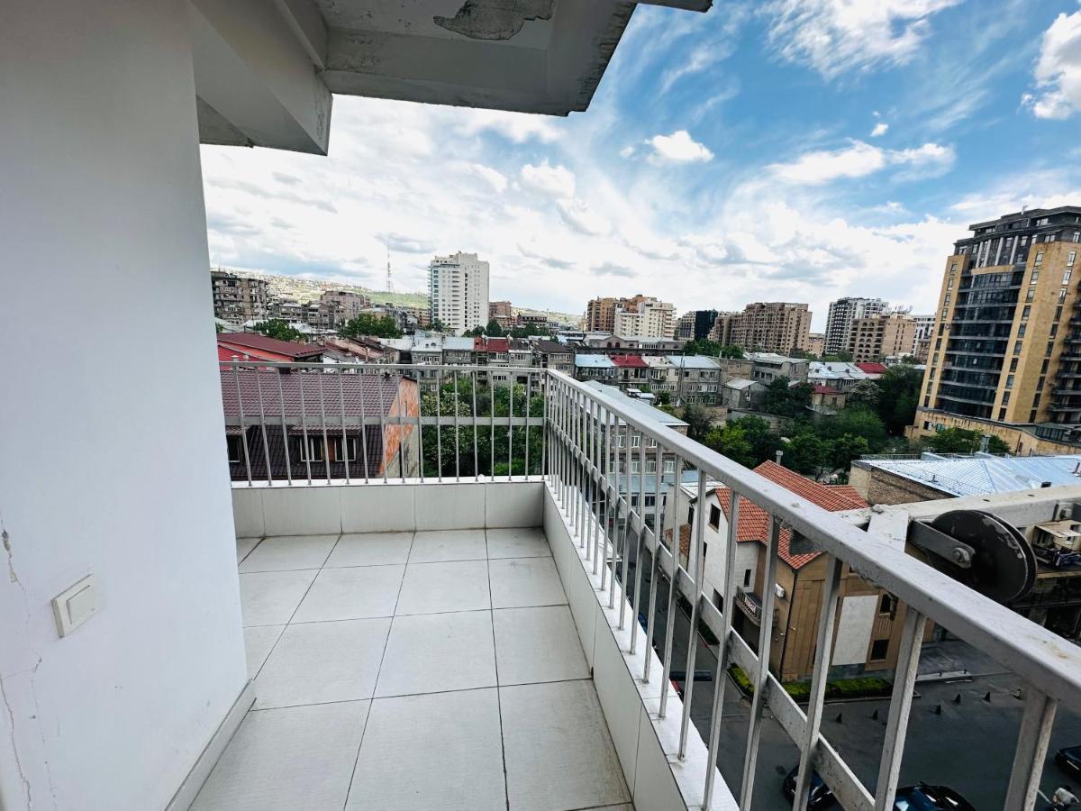 Suite Apartment On Pushkin Street Yerevan Exterior photo