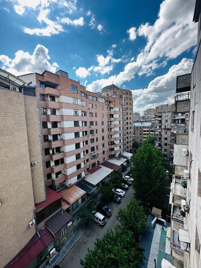 Suite Apartment On Pushkin Street Yerevan Exterior photo
